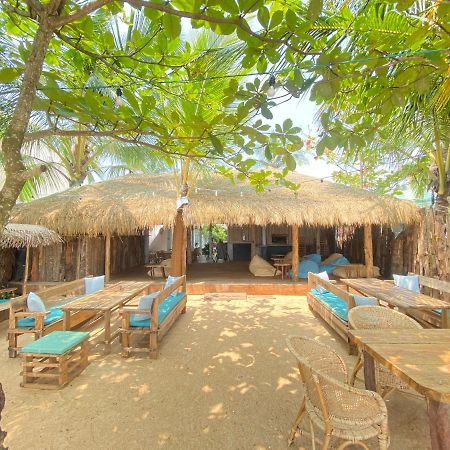 Hotel Sky Breeze Unawatuna Esterno foto