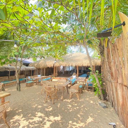Hotel Sky Breeze Unawatuna Esterno foto