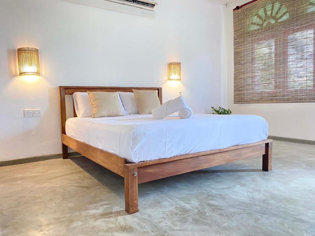 Hotel Sky Breeze Unawatuna Esterno foto