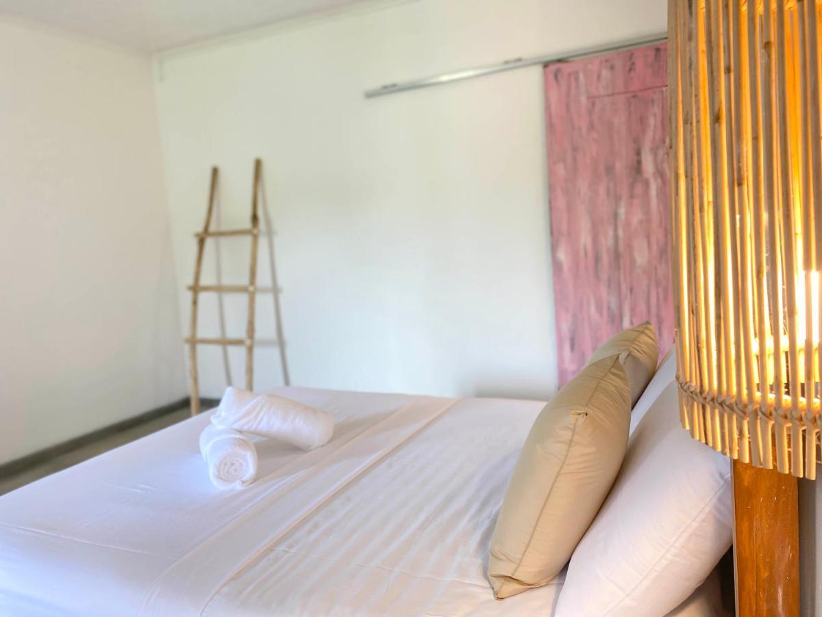 Hotel Sky Breeze Unawatuna Esterno foto