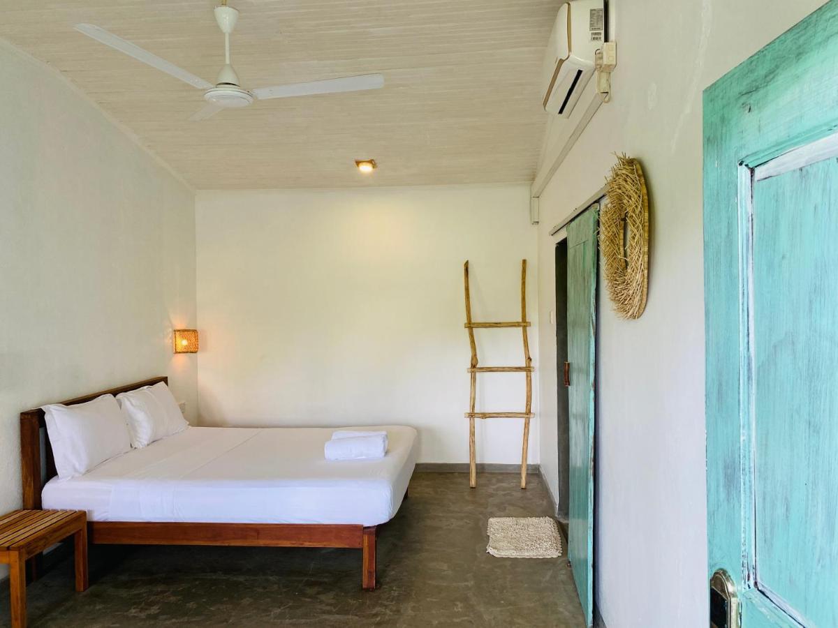 Hotel Sky Breeze Unawatuna Esterno foto