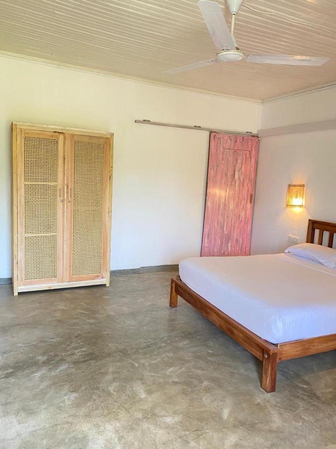 Hotel Sky Breeze Unawatuna Esterno foto